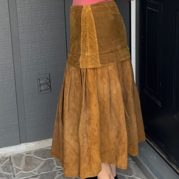 Vintage Rare 80’s Gianni Versace Size 8  Mid Skirt Brown Suede 100% Leather - Picture 8 of 10